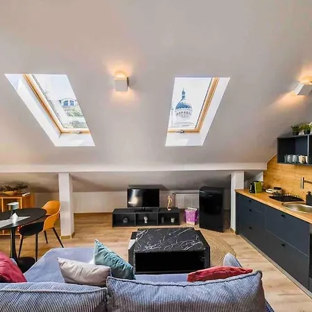 The Nest - Downtown Loft
